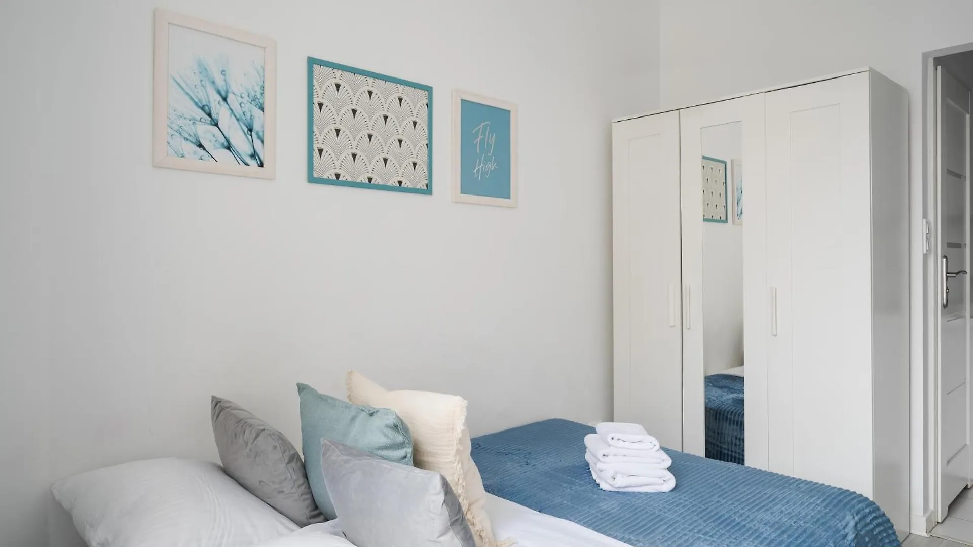 Apartment Tamka Powisle Blue Studio Warsaw