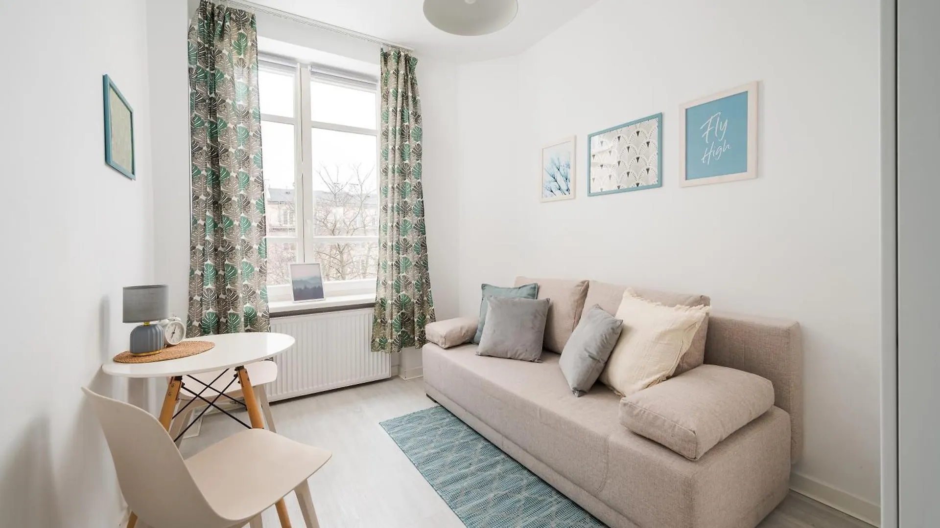 Tamka Powisle Blue Studio Warsaw Apartment